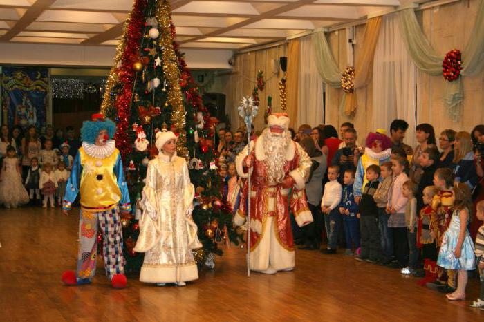 Nizhny Novgorodの人形劇場での新年の公演