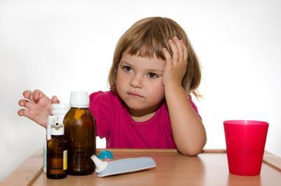 子供の赤喉：何をするべきか、何を扱うべきか